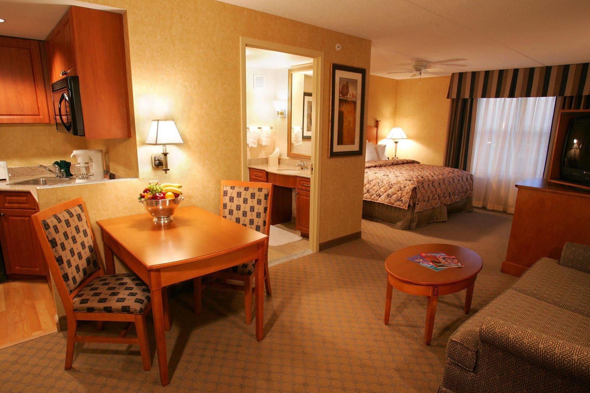 Homewood Suites By Hilton Philadelphia-City Avenue Стая снимка